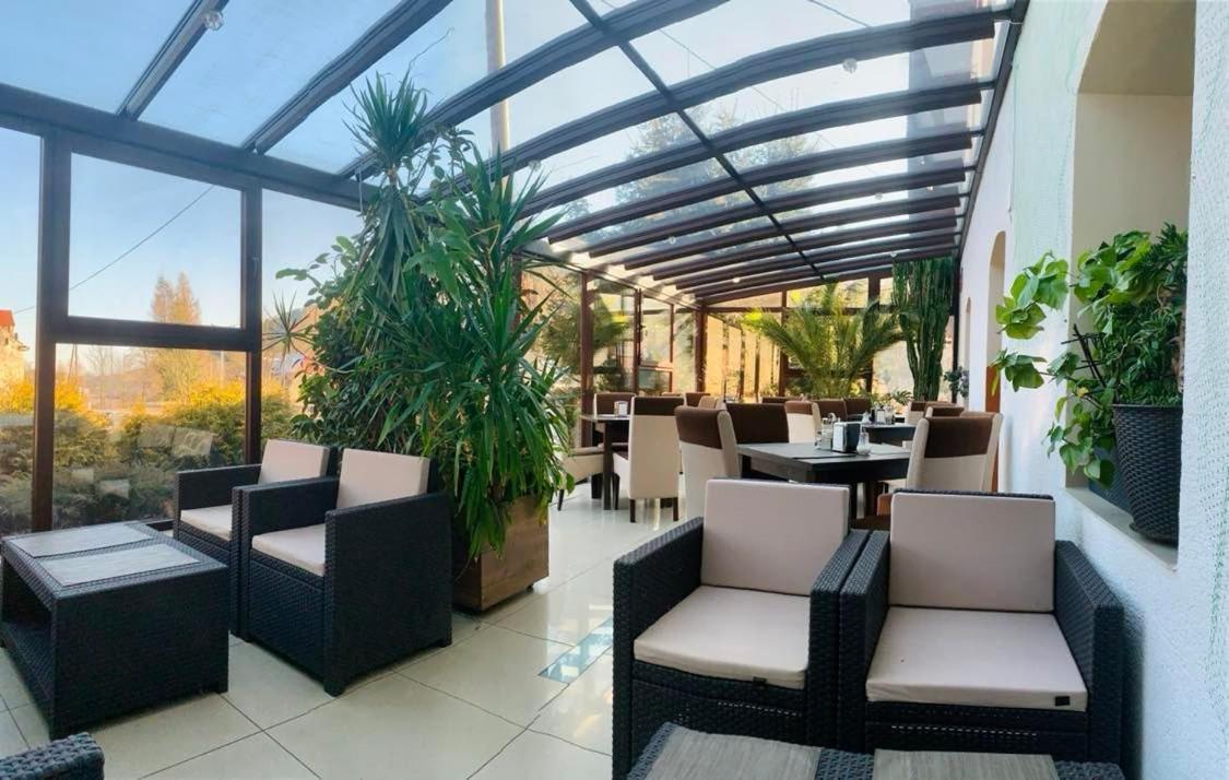 Restauracja Ibiza Aparthotel Лудвиковице Клодзкие Екстериор снимка