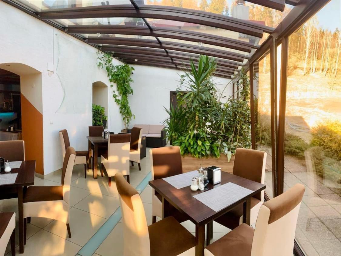Restauracja Ibiza Aparthotel Лудвиковице Клодзкие Екстериор снимка
