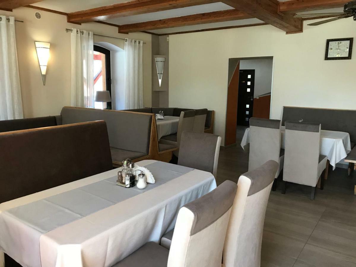 Restauracja Ibiza Aparthotel Лудвиковице Клодзкие Екстериор снимка